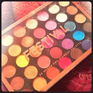 Makeup eye shadow palette